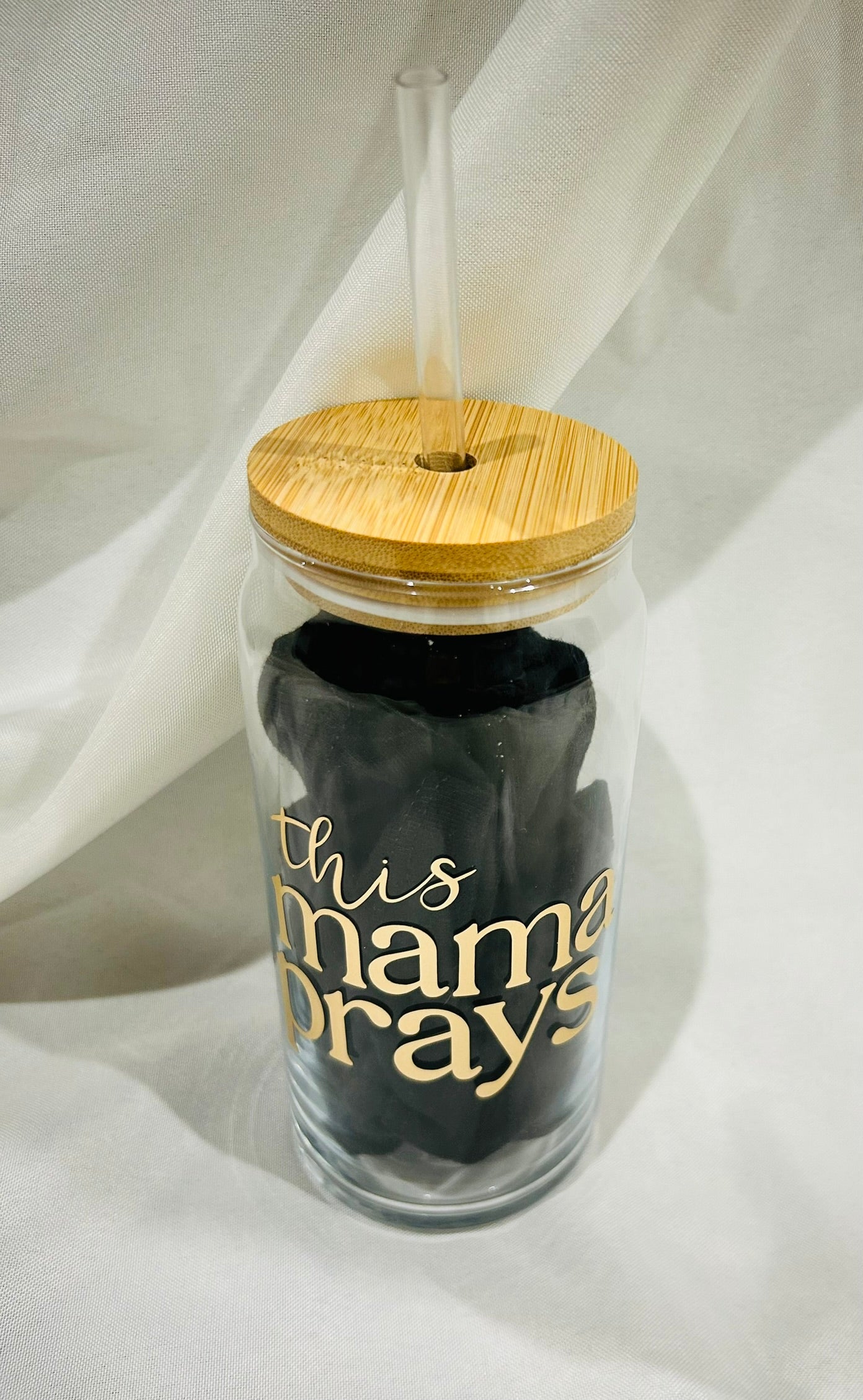 ☕ 20 oz Glass Tumbler with Bamboo Lid & Straw – “This Mama Prays”