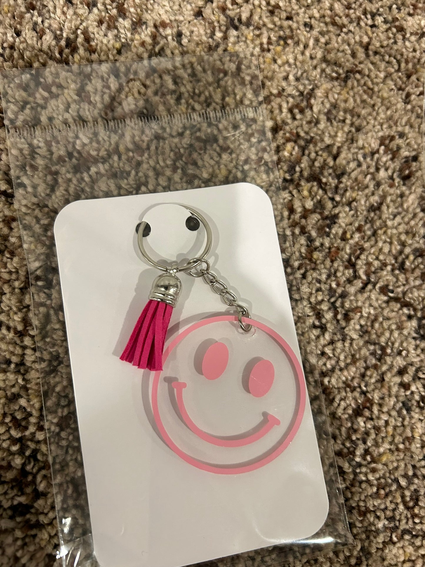 Smiley Face Keychain – Carry a Little Happiness Everywhere!